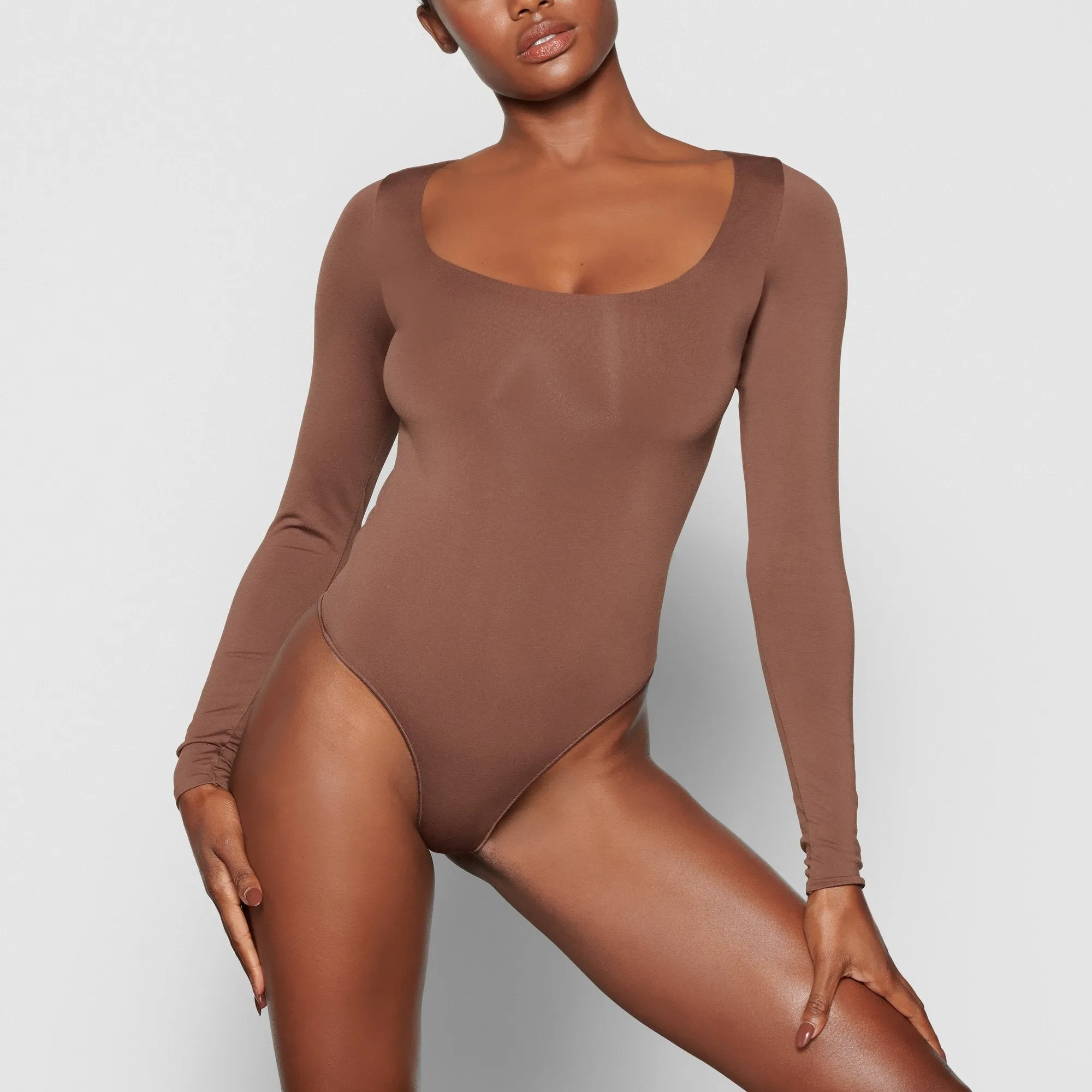 ESSENTIAL LONG SLEEVE SCOOP NECK BODYSUIT | SMOKEY QUARTZ